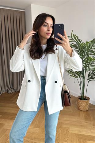 ZR Beyaz Düğme Detaylı Vatkalı Blazer