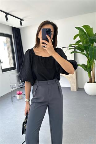 Shelvy Siyah Omuz Detaylı Bluz