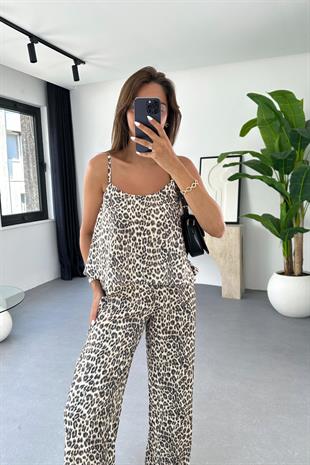Lean Leopar Desenli Askılı Saten Bluz Pantolon Takım