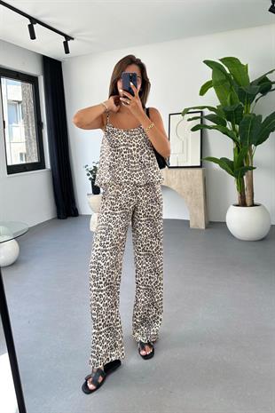 Lean Leopar Desenli Askılı Saten Bluz Pantolon Takım
