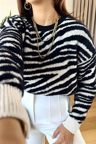 Siyah Beyaz Zebra Desenli Sakallı Triko