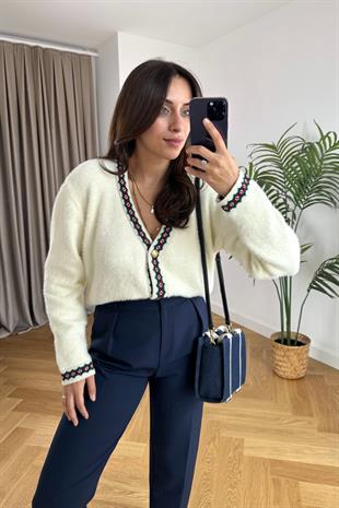 Ekru Sakallı Şerit Detaylı Hırka