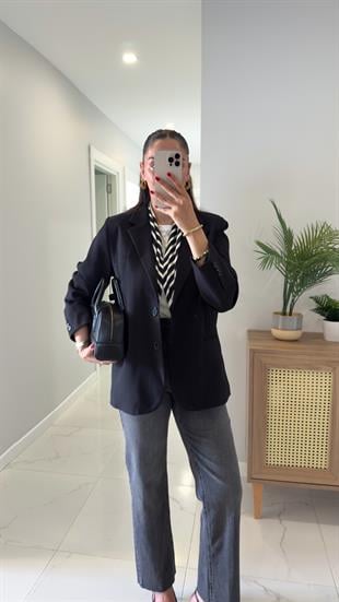 Almitha Siyah Vatkalı Blazer Ceket