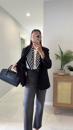 Almitha Siyah Vatkalı Blazer Ceket