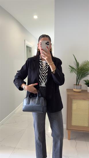 Almitha Siyah Vatkalı Blazer Ceket