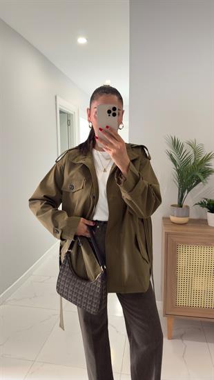 Amara Haki Düğme Detaylı Kuşaklı Kısa Trençkot
