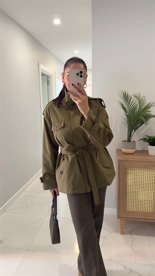 Amara Haki Düğme Detaylı Kuşaklı Kısa Trençkot