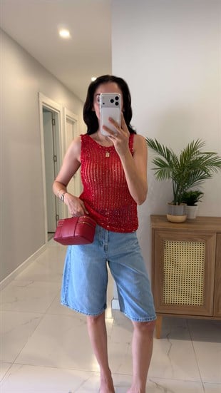 Ayazla Kırmızı Ajurlu Kolsuz Pullu Bluz
