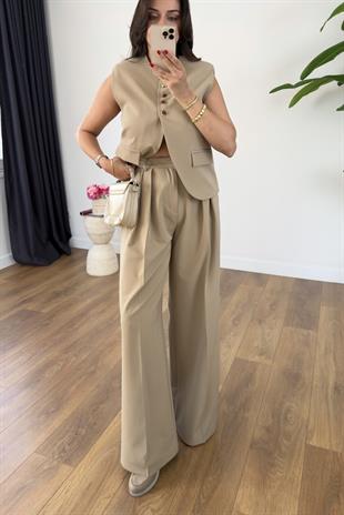 Belna Camel Düğmeli Kapak Cep Detaylı Yelek Pantolon Takım