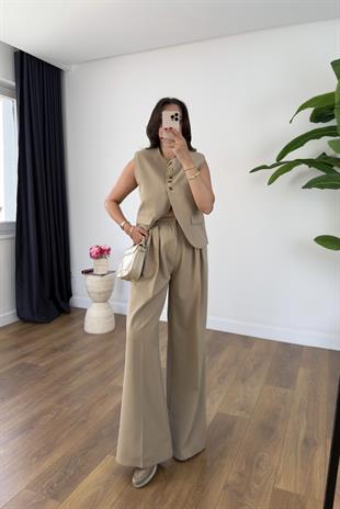 Belna Camel Düğmeli Kapak Cep Detaylı Yelek Pantolon Takım
