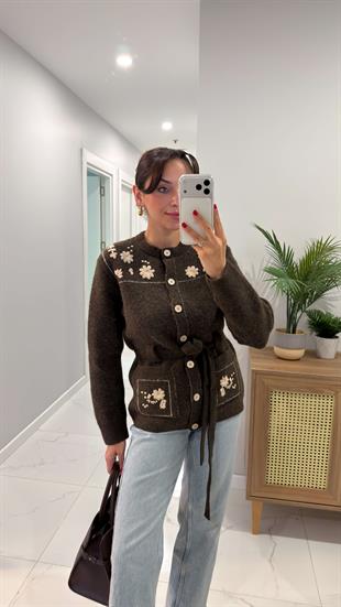 Berra Kahve İşleme Detaylı Kuşaklı Hırka