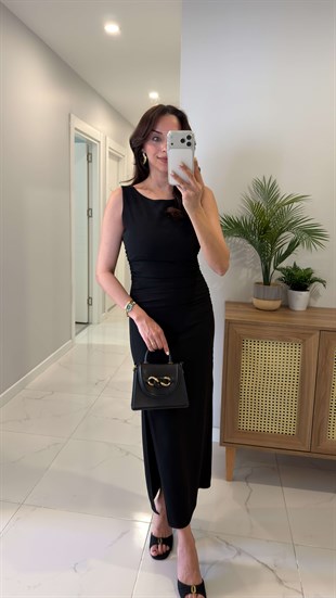 Bista Siyah Drape Detaylı Yırtmaçlı Elbise