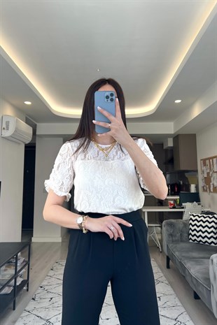 Beyaz Dantel Detaylı Astarlı Bluz