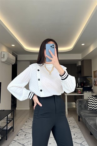 Beyaz Düğme Detaylı Bluz