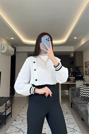 Beyaz Düğme Detaylı Bluz