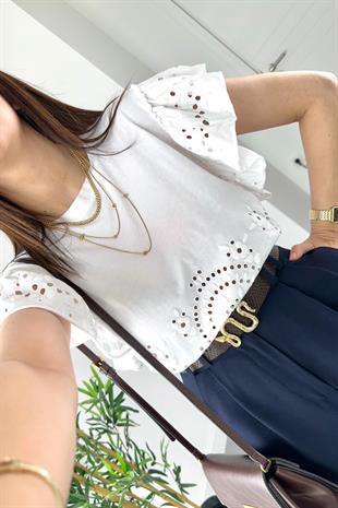 Beyaz Fisto Detaylı Fırfırlı Bluz