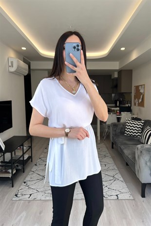 Beyaz Kuşaklı V Yaka Bluz