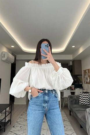 Beyaz Omzu Açık Bluz