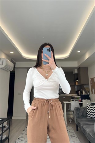 Beyaz Önü Düğümlü Bluz