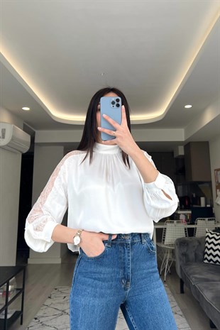 Dantel Detaylı Beyaz Bluz