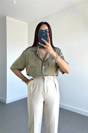 Haki Düğmeli Önü Cepli Bluz