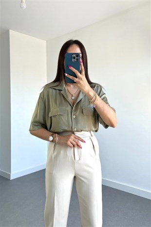 Haki Düğmeli Önü Cepli Bluz