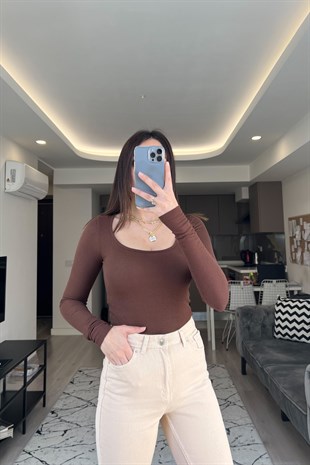 Kahve Kare Yaka Bluz