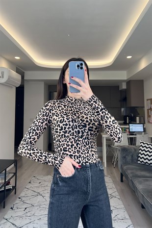 Leopar Desenli Dik Yaka Bluz