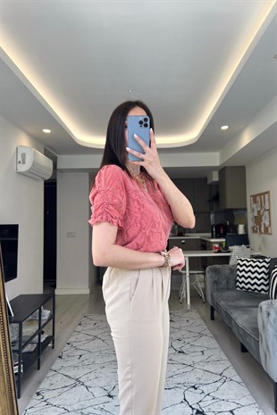 Pembe Dantel Detaylı Astarlı Bluz
