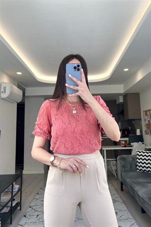Pembe Dantel Detaylı Astarlı Bluz