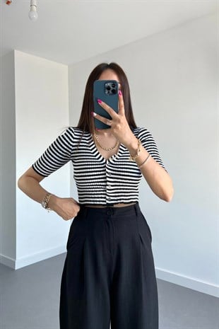 Siyah Beyaz Düğmeli Bluz