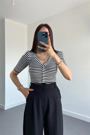 Siyah Beyaz Düğmeli Bluz