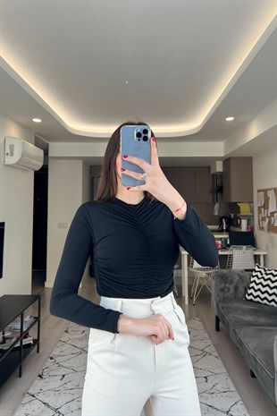 Siyah Büzgülü Bodysuit