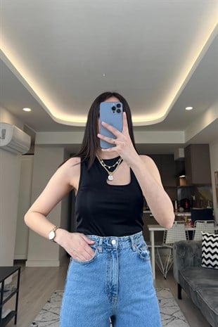 Siyah Pencere Detaylı Bluz