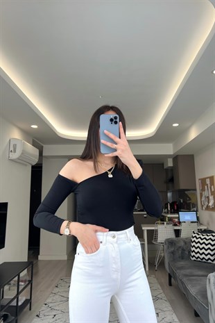 Vatkalı Tek Omuz Siyah Bodysuit