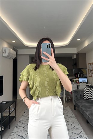 Yeşil Fırfırlı Bluz