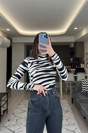 Zebra Desenli Siyah Beyaz Bluz