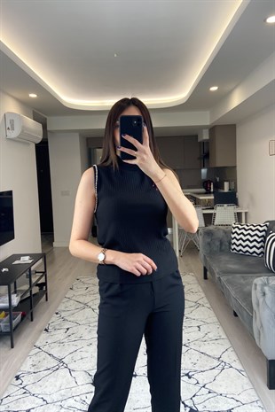 ZR Taş Detaylı Siyah Bluz