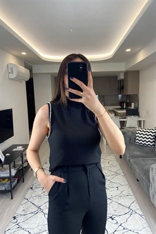 ZR Taş Detaylı Siyah Bluz