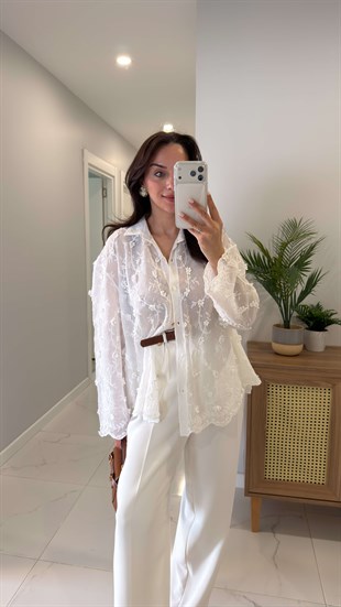 Cerelas Ekru Çiçek İşleme Detaylı İthal Gömlek
