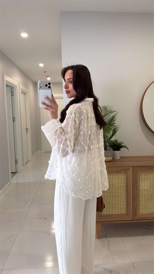 Cerelas Ekru Çiçek İşleme Detaylı İthal Gömlek