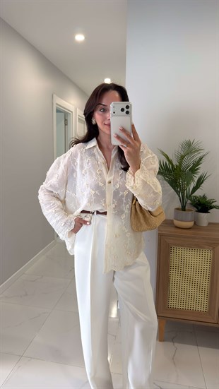 Cerelas Krem Çiçek İşleme Detaylı İthal Gömlek