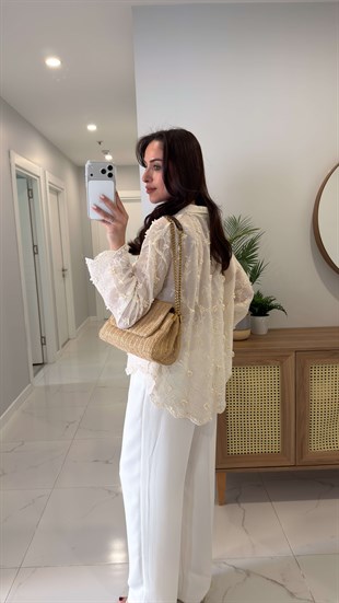 Cerelas Krem Çiçek İşleme Detaylı İthal Gömlek