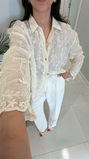 Cerelas Krem Çiçek İşleme Detaylı İthal Gömlek