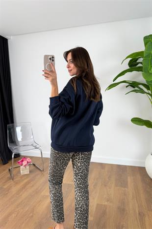 Cesila Lacivert Yazı Detaylı Oversize Sweatshirt