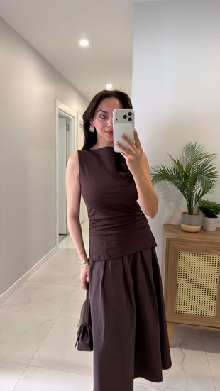 Condra Kahve Yandan Büzgülü Kolsuz Bluz