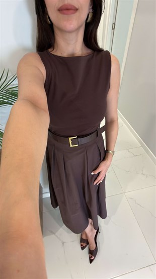 Condra Kahve Yandan Büzgülü Kolsuz Bluz
