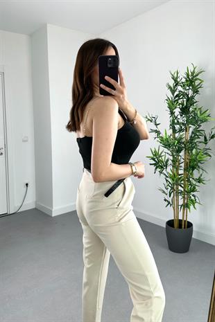 Siyah Zincir Askı Detaylı Bluz