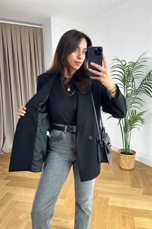 ZR Siyah Düğme Detaylı Vatkalı Blazer