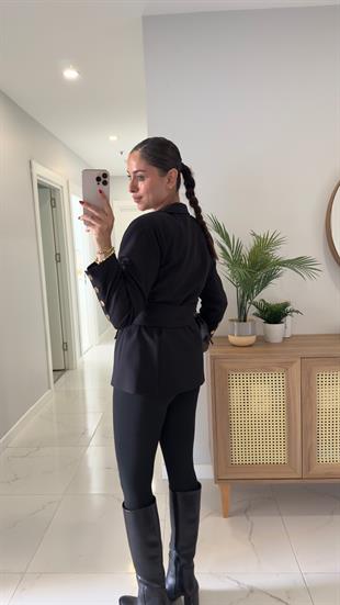 Desla Siyah Çıtçıt Detaylı Kuşaklı Blazer Ceket